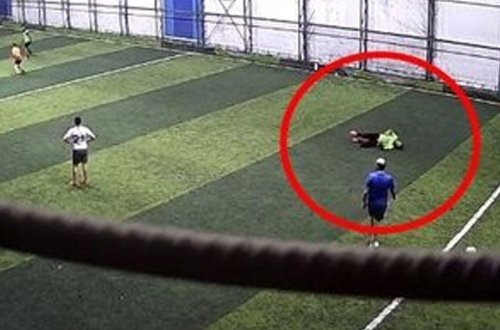 29 yaşlı gənc futbol oynayarkən öldü - ANBAAN VİDEO