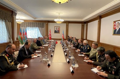 Azərbaycanın müdafiə naziri Türkiyənin milli müdafiə naziri ilə görüşüb