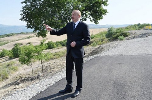 Prezident İlham Əliyev Bərdə-Ağdam avtomobil yolunda görülən işlərlə tanış olub