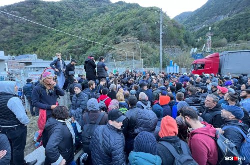 Forbes: Səfərbərlikdən sonra 700 min nəfər Rusiyanı tərk edib