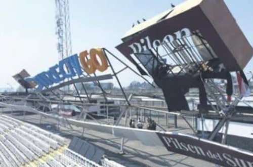 Çilidə stadionun damı uçub: 14 nəfər xəsarət alıb