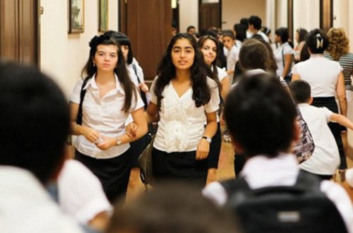 Şagirdin döyüldüyü məktəbin direktoru işdən çıxarıldı