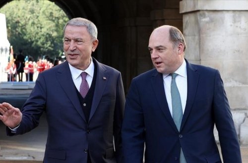 Türkiyə və Britaniya müdafiə nazirləri təhlükəsizlik əlaqələrini müzakirə ediblər