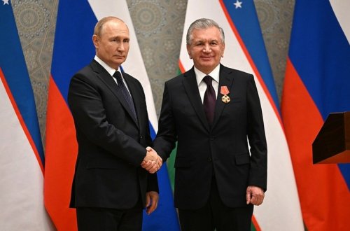 Özbəkistan Prezidenti Rusiya Prezidentini ordenlə təltif edib