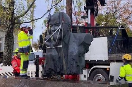 Finlandiyada Leninin sonuncu heykəli də götürülüb