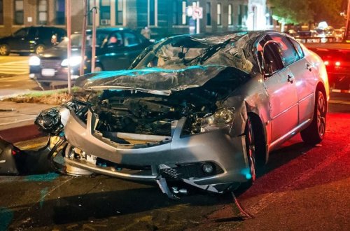 Tarixə düşmüş futbolçu avtomobil qəzasında ölüb