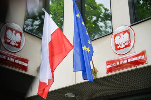 Polşa vətəndaşlarını Belarusu tərk etməyə çağırıb