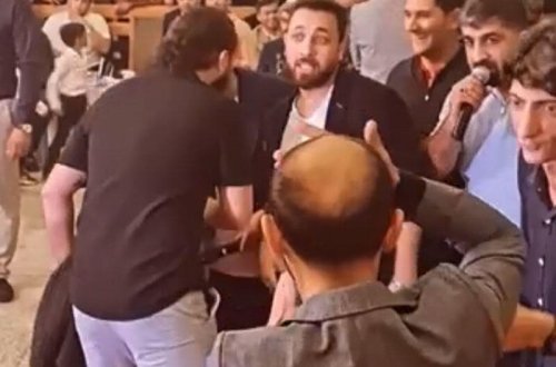Pərviz Bülbülə illər sonra başındakı PARİKİ ÇIXARDI: Toya bu vəziyyətdə gəldi - VİDEO - FOTO