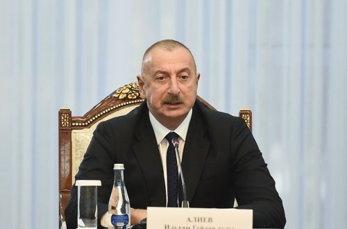 İlham Əliyev Qırğızıstana dövlət səfərinə dəvətə görə Sadır Japarova təşəkkür edib