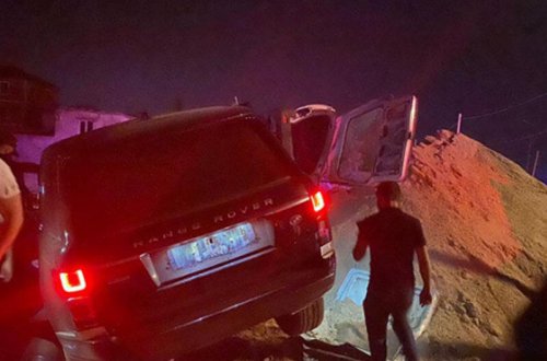 “Range Rover” qəza törətdi, iki nəfər öldü, maşındakı 40 min dollar pul isə oğurlandı - TƏFƏRRÜAT - VİDEO
