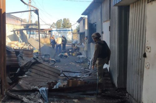 Rusiya ordusu insanların sıx olduğu mərkəzi bazarı vurub: Ölənlər və yaralılar var - FOTO