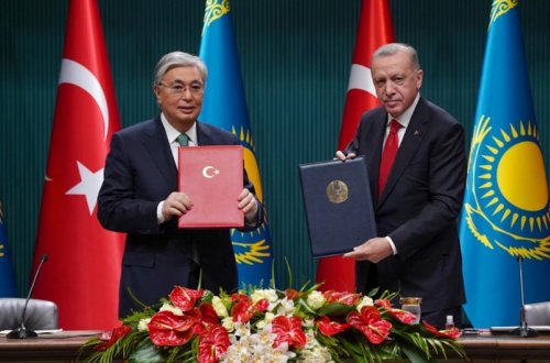 Ərdoğan qazaxıstanlı həmkarı ilə görüşüb