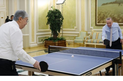 Ərdoğan Tokayevlə stolüstü tennis oynayıb
