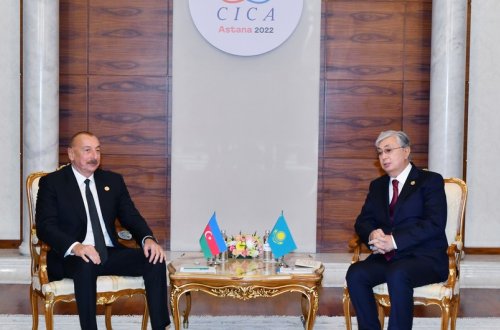 İlham Əliyev Astanada Kasım-Jomart Tokayev ilə görüşdü