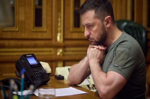 Zelenski: Makron həmişə deyir ki, mənə “WhatsApp”da zəng et