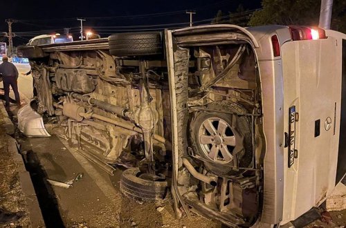 Türkiyədə futbolçuları daşıyan mikroavtobus aşıb