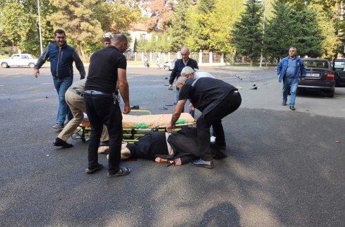 “Kür” OTİM-in qarşısında qəza nəticəsində iki qadın ağır yaralandı