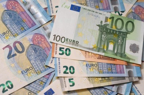 Ukrayna Aİ-dən 2 milyard avro məbləğində makromaliyyə yardımı alıb