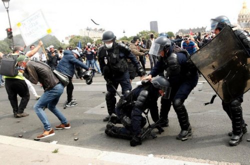 Fransa paytaxtında keçirilən nümayiş zamanı 6 nəfər saxlanılıb