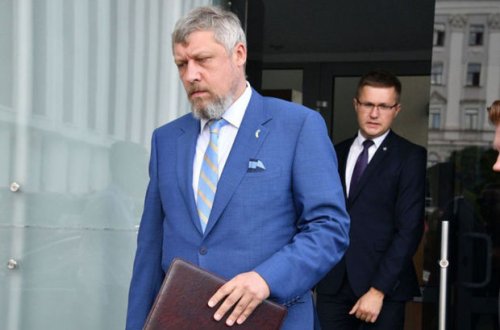 Zelenski adı qalmaqala qarışan Ukraynanın Qazaxıstandakı səfirini istefaya göndərdi