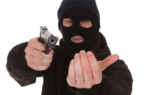 Bakıda maskalı şəxs yanacaqdoldurma məntəqəsinə silahlı basqın edib