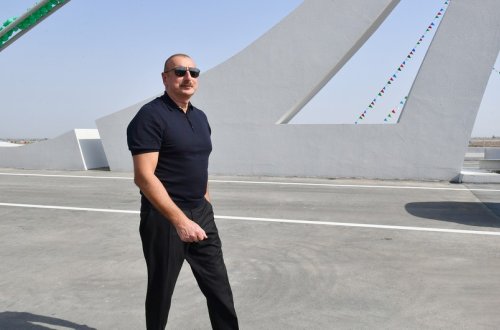 İlham Əliyev Qubadlıda “Bərgüşadçay” və “Zabuxçay” su anbarlarının layihələri ilə tanış olub