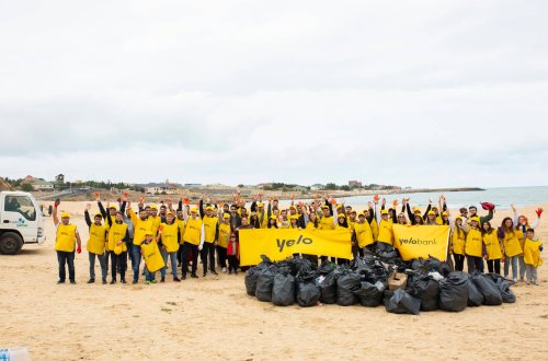 Yelo Bank Xəzərin sahilində təmizlik aksiyası keçirib