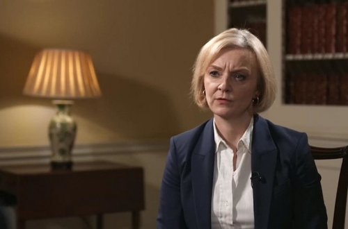 Britaniyanın daxili işlər naziri istefa verib