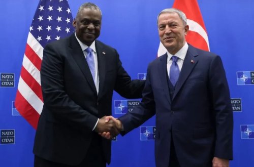 Hulusi Akar amerikalı həmkarı ilə telefonla danışıb