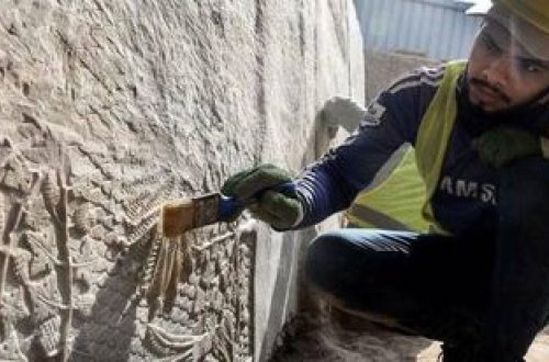 İraqda assuriyalılara aid 2700 illik mərmər relyeflər tapılıb