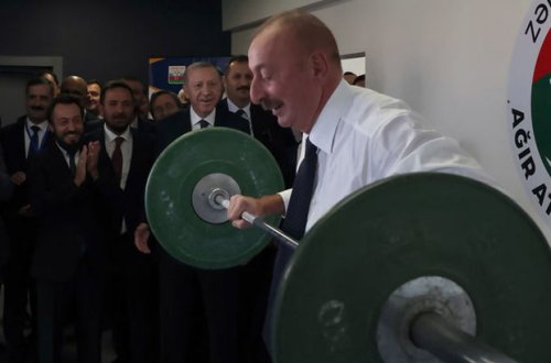 Ərdoğanla Zəngilandakı açılışda iştirak edən İlham Əliyev ağırlıqqaldırma bacarığını nümayiş etidirdi - FOTO