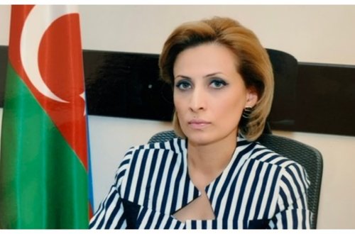 Şəhidlərin xatirəsi anılan zaman ayağa durmayan məktəb direktoru cəzalandırılıb