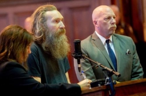 İnternetdə tanış olduğu şəxsi bişirib yedi - FOTO