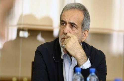 İranda deputata məscidə gedən zaman hücum olub