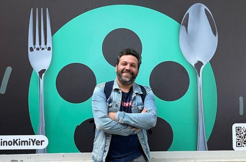 Bakıda məşhur aktyorun kafesinin lövhəsi söküldü (FOTO/VİDEO)