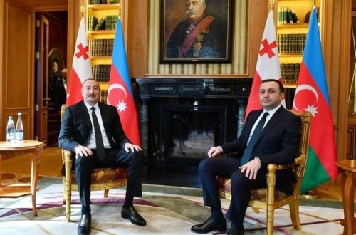 İlham Əliyev və İrakli Qaribaşvili “Qarabağ xanlığının irsi” sərgisi ilə tanış olublar