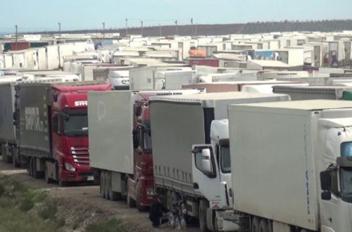 Azərbaycan-Rusiya sərhədində yük avtomobillərinin uzun növbəsi yaranıb - FOTO