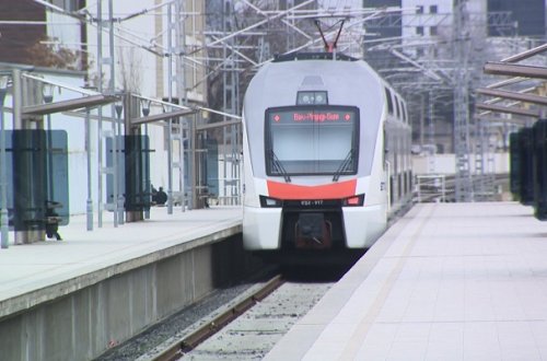 Bakıda qatarın altında qalaraq ölən qadının kimliyi bilindi