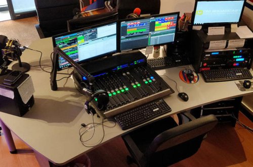 Radio aparıcısı canlı yayımda öldü