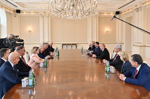 Prezident İlham Əliyev Nizami Gəncəvi Beynəlxalq Mərkəzinin nümayəndə heyətini qəbul edib