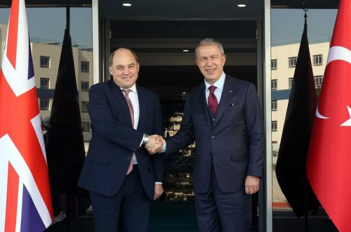 Hulusi Akar britaniyalı həmkarı ilə görüşüb