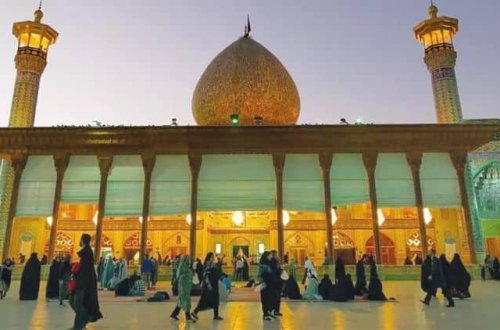 İranda şiə ziyarətgahına hücum edilib