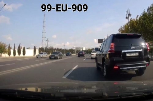 Bakıda yolu kəsib şou göstərən 