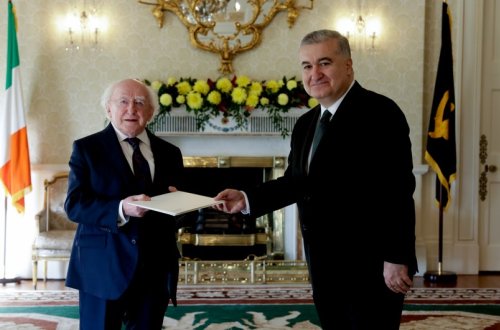 Azərbaycan səfiri etimadnaməsini İrlandiya Prezidentinə təqdim edib