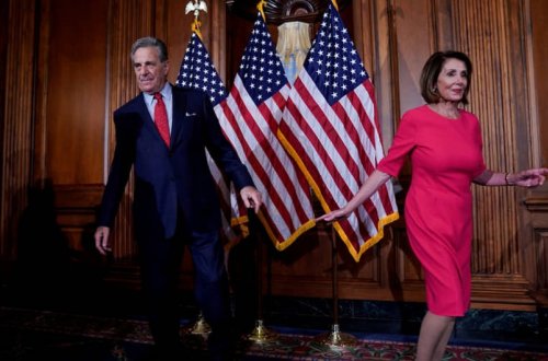 Naməlum şəxs Nensi Pelosinin evinə basqın edib və həyat yoldaşını yaralayıb