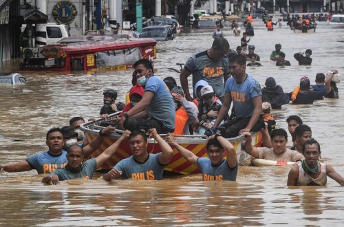 Filippində torpaq sürüşməsi və daşqınlar nəticəsində ölənlərin sayı 67-yə çatıb