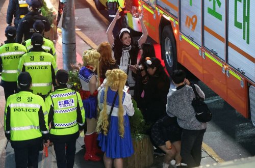 Cənubi Koreyada izdiham zamanı 270 nəfər itkin düşüb