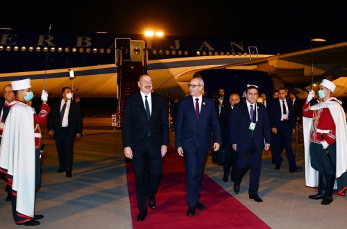 Президент Ильхам Алиев прибыл с визитом в Алжир