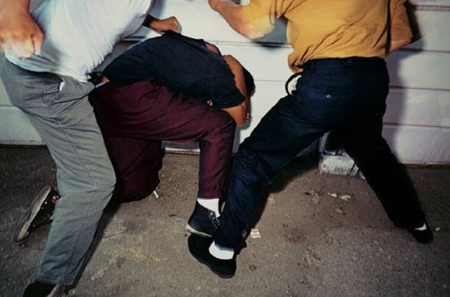 15 yaşlı yeniyetmə ona tərs baxan həmyerlisini bıçaqladı