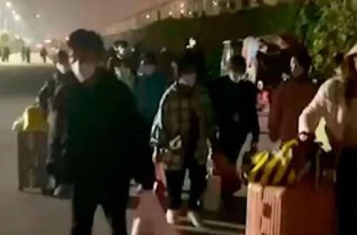 Çində iPhone fabrikində Covid-19 üçün karantində olan işçilər qaçıblar